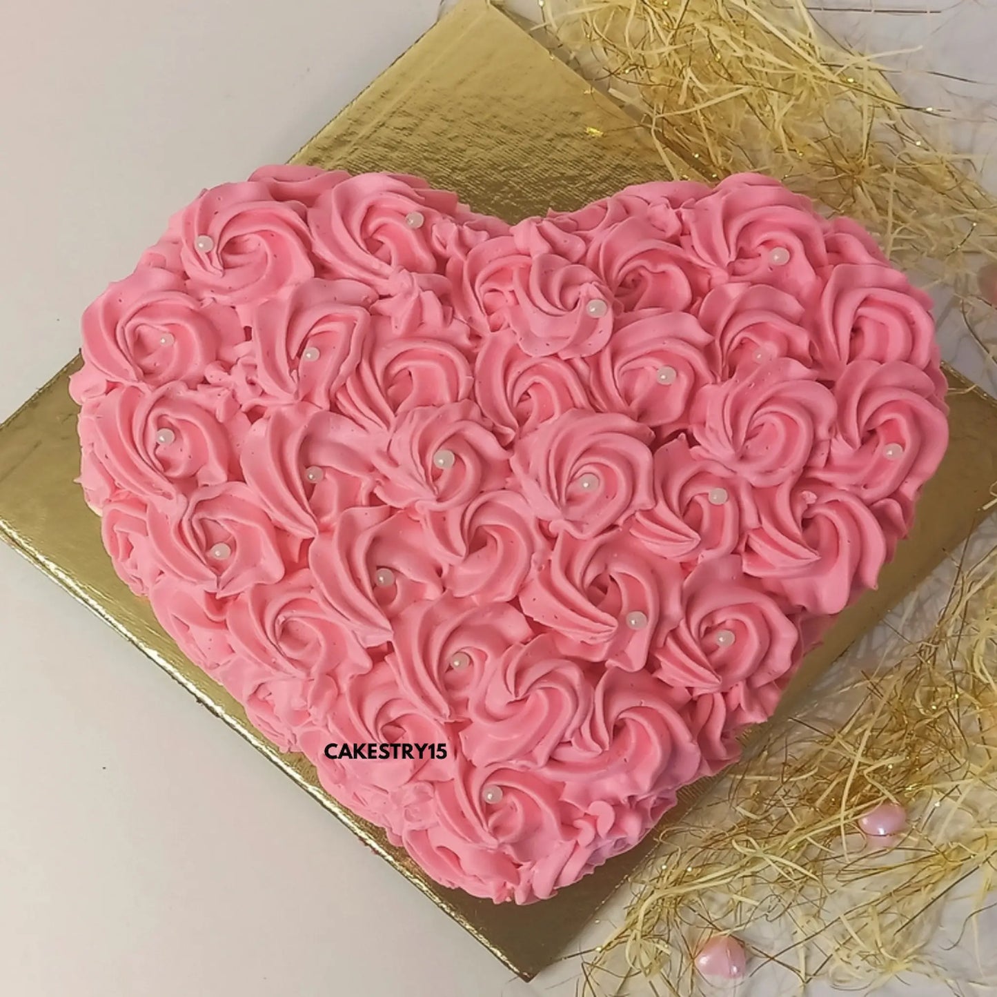 1kg heart-shaped strawberry cake topped with pink rosettes from Cakestry15
