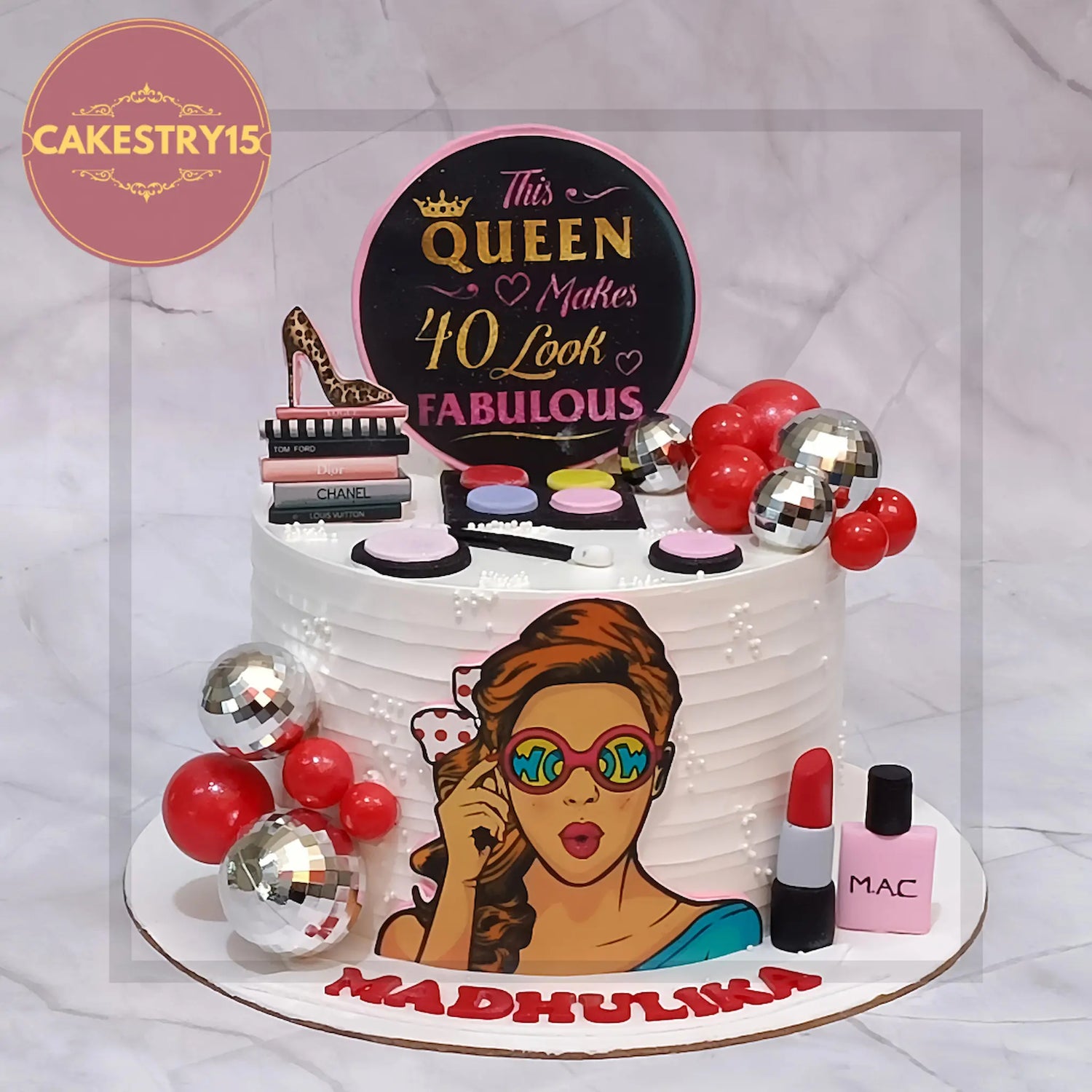 Personalized cake for mom with name and hearts