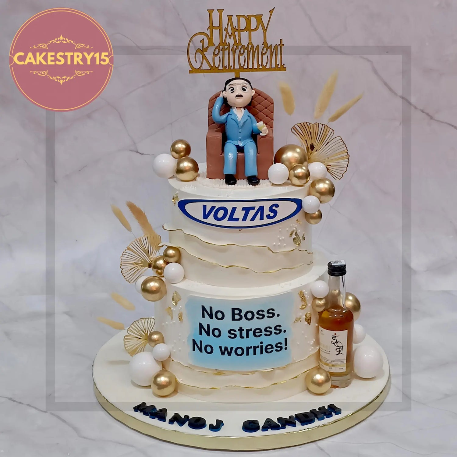 Retirement cake with years of service written in gold