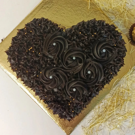 1kg heart-shaped chocolate ganache cake by Cakestry15 with rosettes